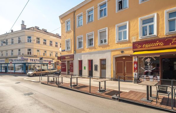 Haus mit Schanigarten