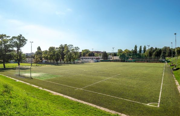 Fußballplatz in der Umgebung